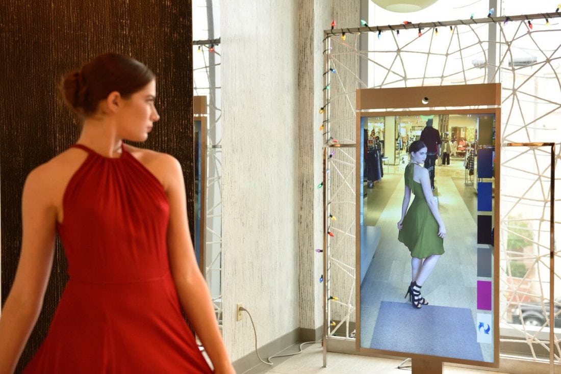 Memomi Artificial Intelligence mirror in fashion
